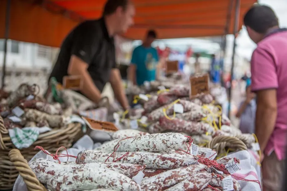 Marché hebdomadaire à Bordes